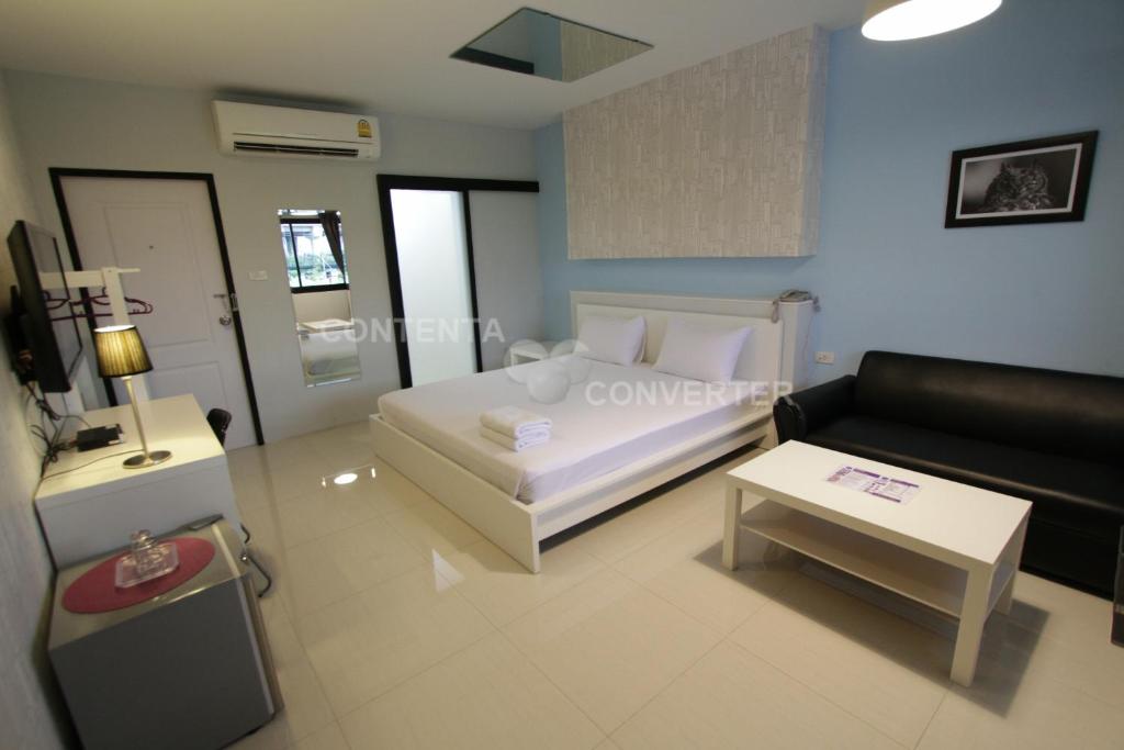 Postel nebo postele na pokoji v ubytování Eazy Motel B.a.n.g.n.a