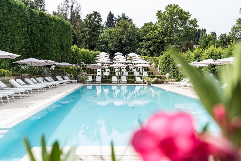 Bazén v ubytování Red's Redaelli Hotel nebo v jeho okolí