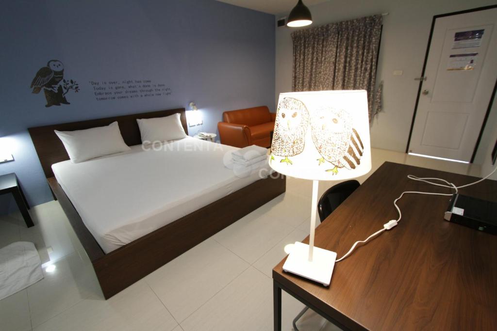 Postel nebo postele na pokoji v ubytování Eazy Motel B.a.n.g.n.a