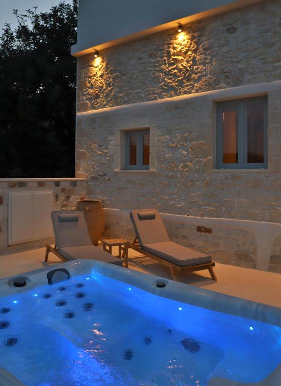 Bazén v ubytování Amvikas suites-Sitia, by Comfortbnb nebo v jeho okolí