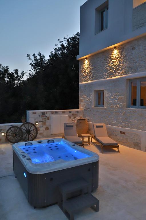 Bazén v ubytování Amvikas suites-Sitia, by Comfortbnb nebo v jeho okolí