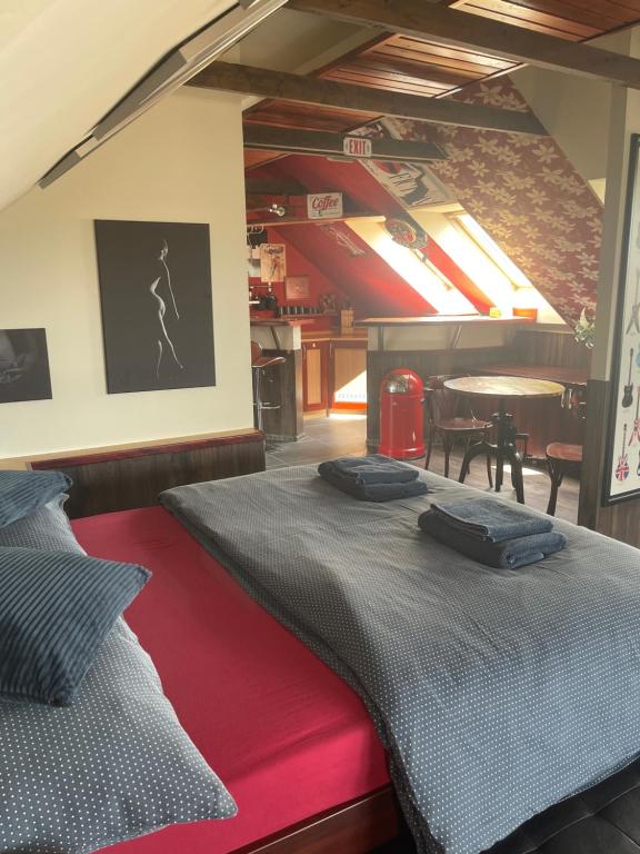Łóżko lub łóżka w pokoju w obiekcie Stylové apartmánky