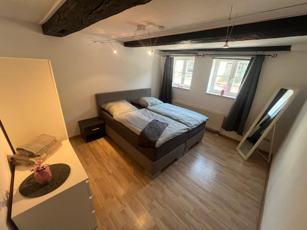 a small bedroom with a bed and a window at Ferienwohnung Weser 4 in Holzminden