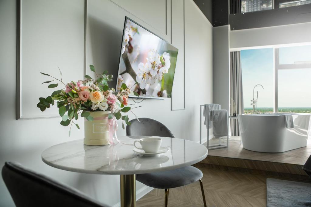 In The Sky - Apartamenty w Sky Tower - Deluxe Double Room With Bath