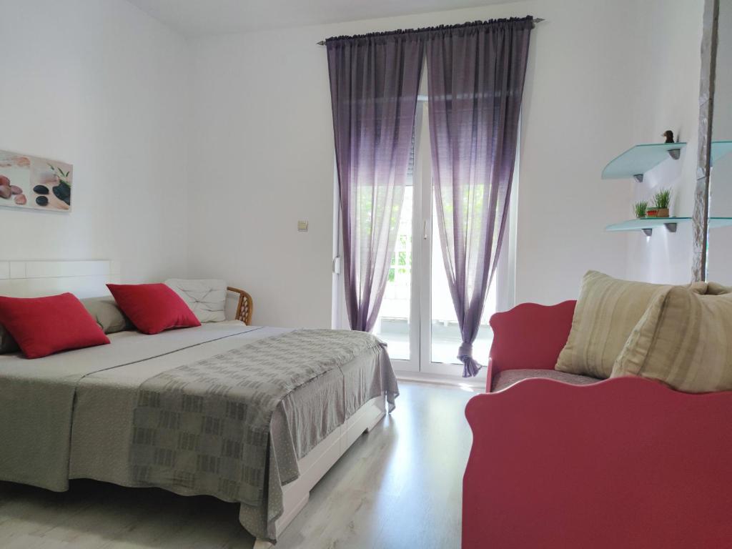 Postel nebo postele na pokoji v ubytování Apartments Helena