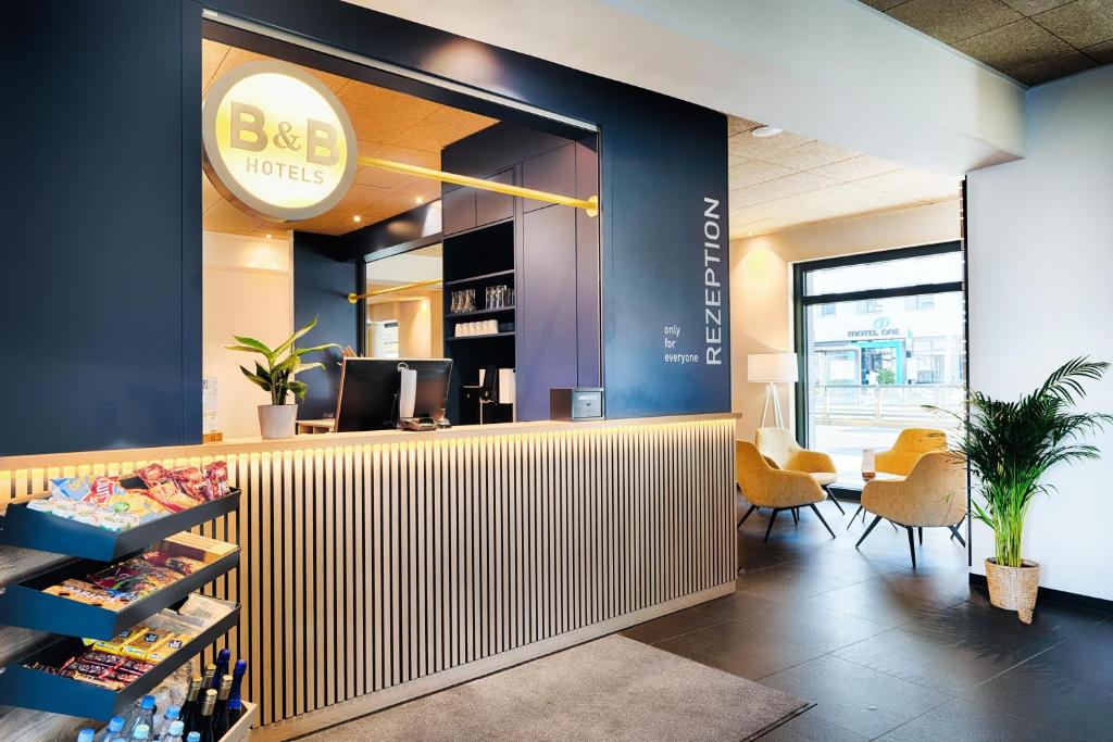 B&B Hotel Nürnberg-Plärrer tesisinde lobi veya resepsiyon alanı
