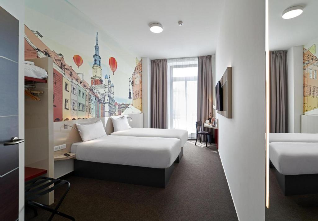 Posteľ alebo postele v izbe v ubytovaní B&B Hotel Poznań Old Town