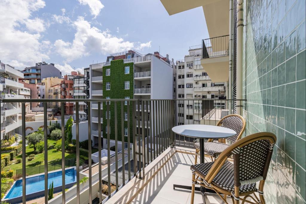 Upscale Apartment in City Center by LovelyStay