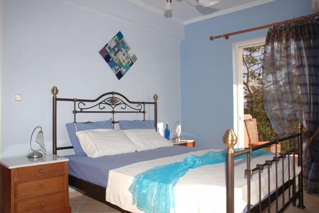 Säng eller sängar i ett rum på Laconian Collection ''Applause Blue'' Apartment