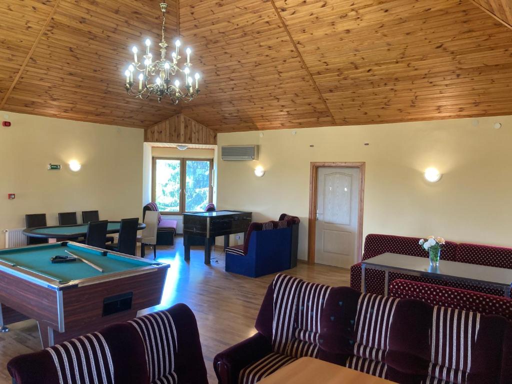 a living room with a ping pong table and a pool table at Kancsal Harcsa Panzió és Halászcsárda in Tiszatelek