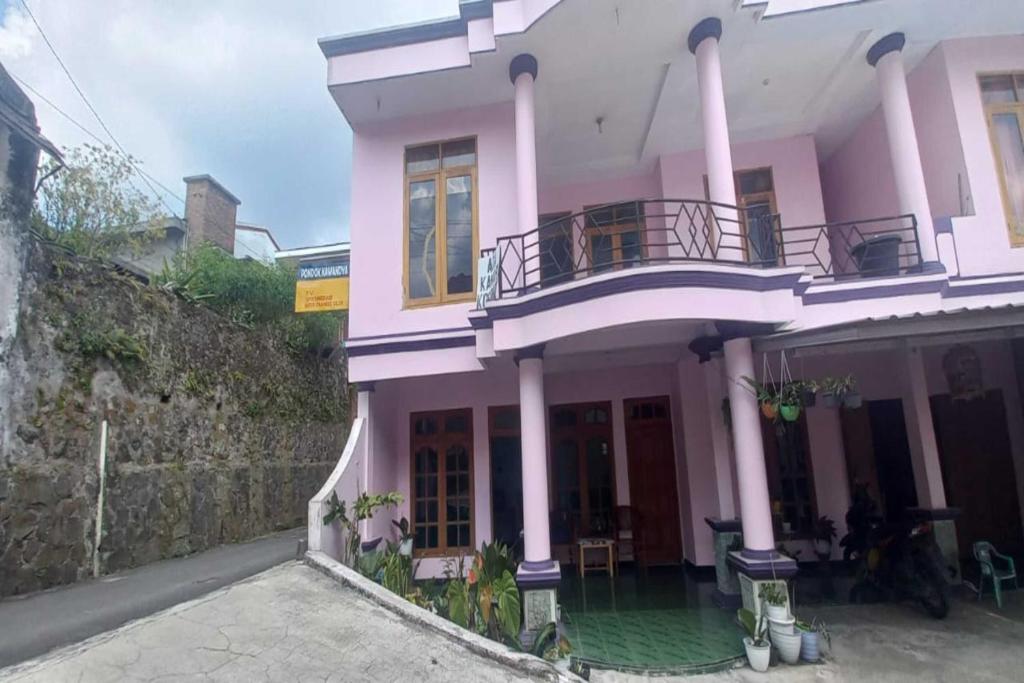 a large pink house with a balcony on it at OYO 92629 Pondok Kawandya in Karanganyar