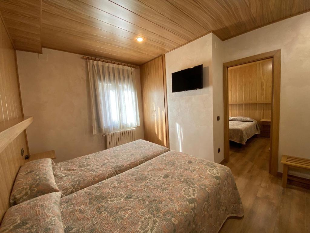 Postel nebo postele na pokoji v ubytování Hotel Sant Antoni