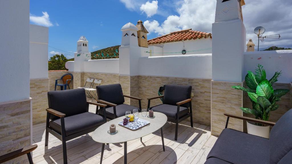 Posezení v ubytování Cozy terrace with pool in Fuengirola by Costarentals - Ref 206