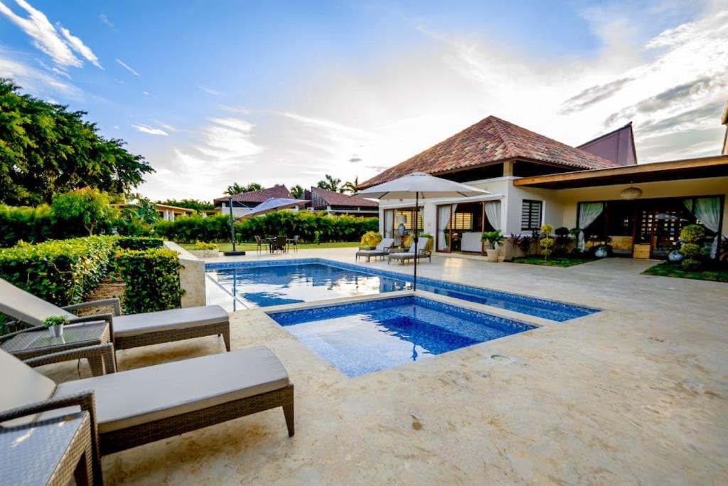 a swimming pool in the backyard of a house at LAS CANAS 20 POOL JACUZZI GAMES HIBACHi STAFF in La Romana