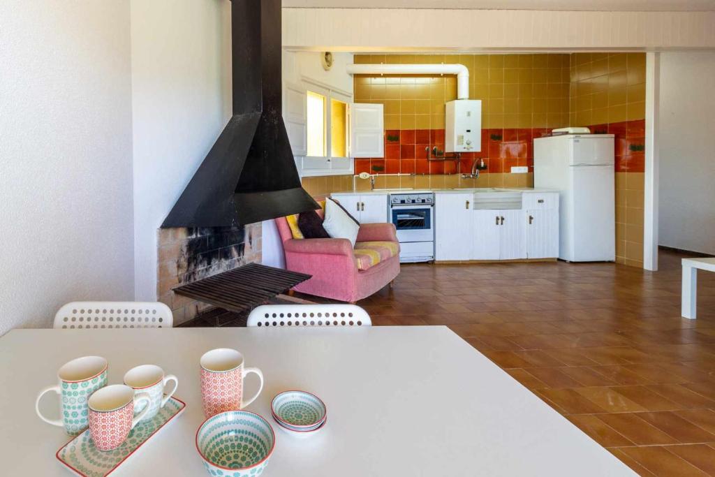Kuchyňa alebo kuchynka v ubytovaní Cubells 4 Apartamento cercano a la playa