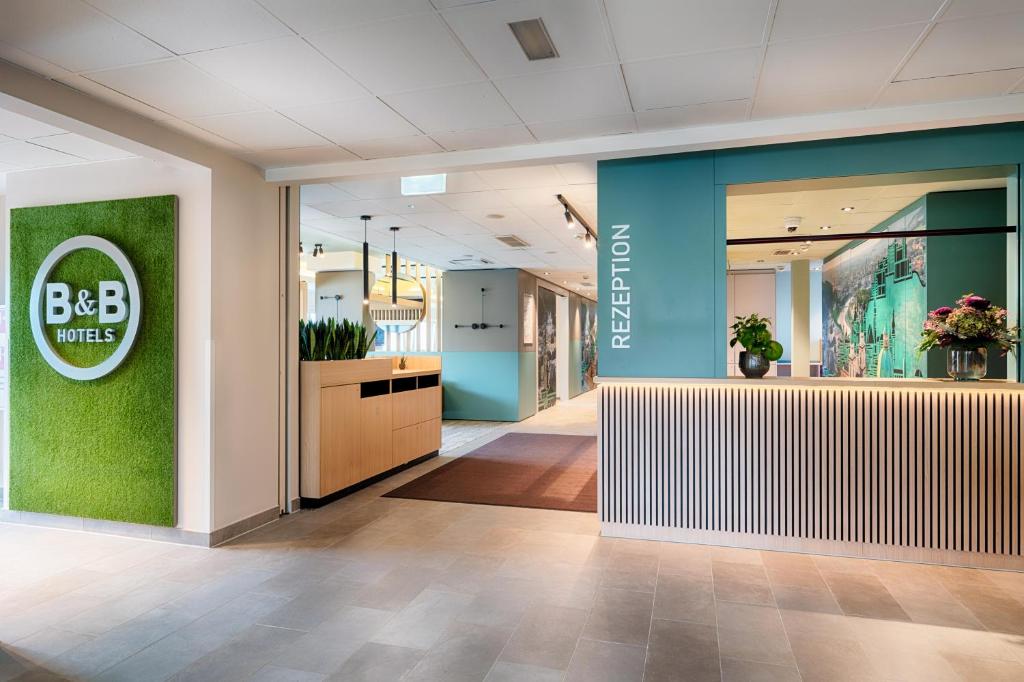 The lobby or reception area at B&B Hotel Salzburg-Nord