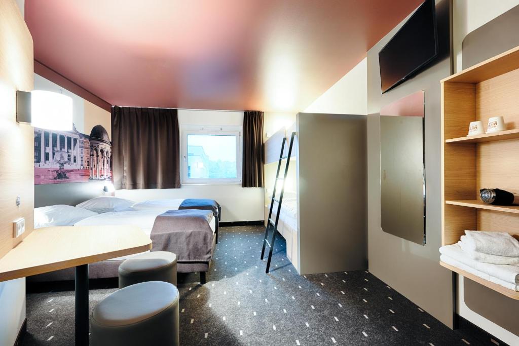 Postel nebo postele na pokoji v ubytování B&B HOTEL Wiesbaden-Hbf