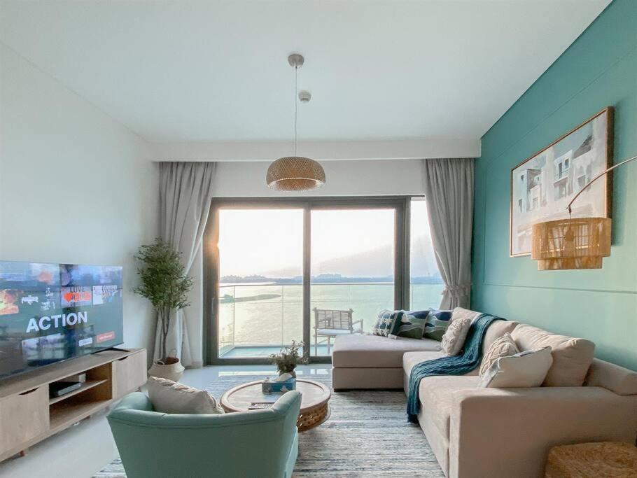 Trophy – Island Escape Seaview Suite