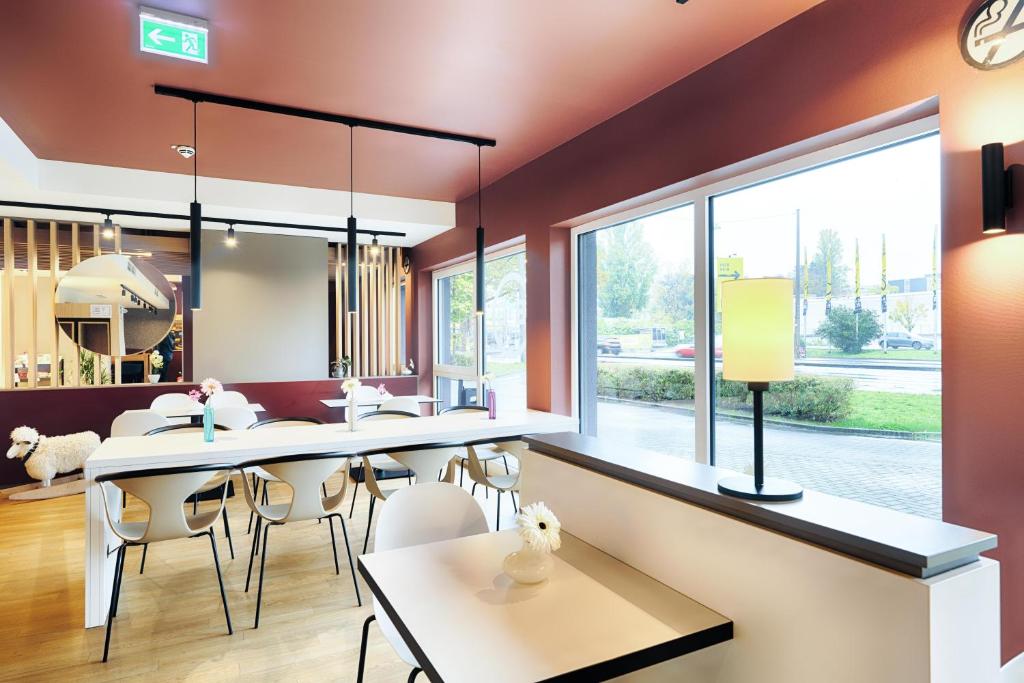 Posezení v ubytování B&B HOTEL Wiesbaden-Hbf