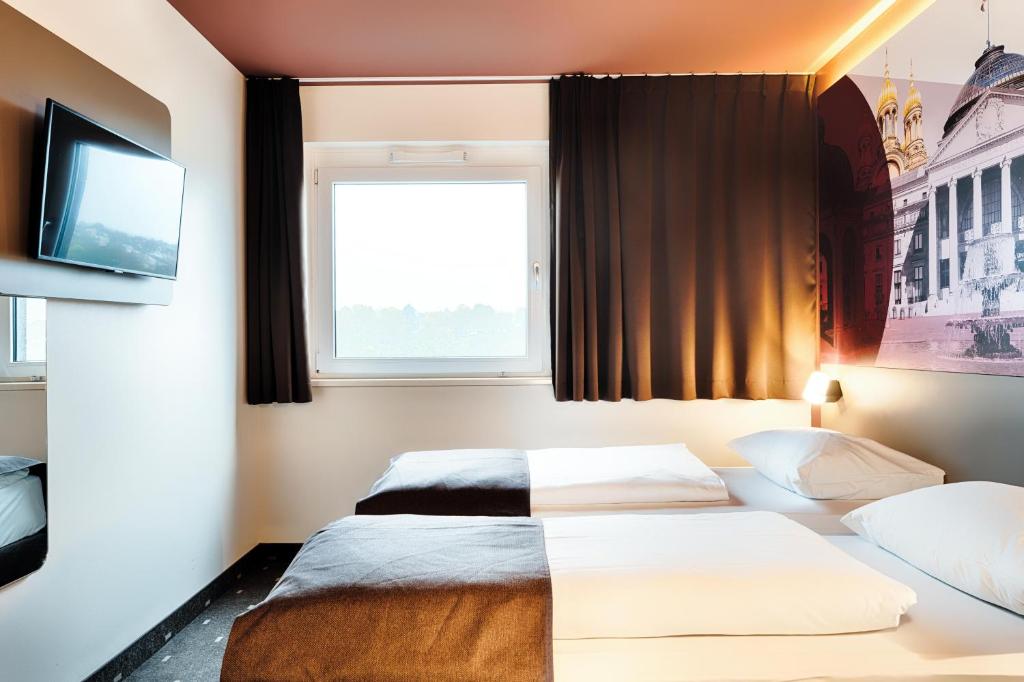 Postel nebo postele na pokoji v ubytování B&B HOTEL Wiesbaden-Hbf