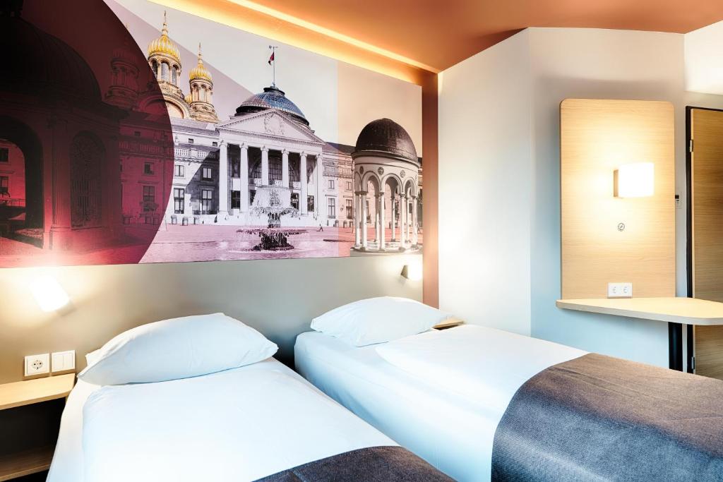 Postel nebo postele na pokoji v ubytování B&B HOTEL Wiesbaden-Hbf