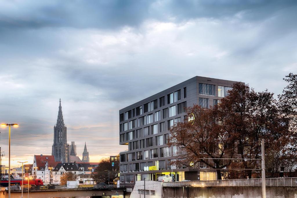 Nespecifikovaný výhled na destinaci Ulm nebo výhled na město při pohledu z hotelu