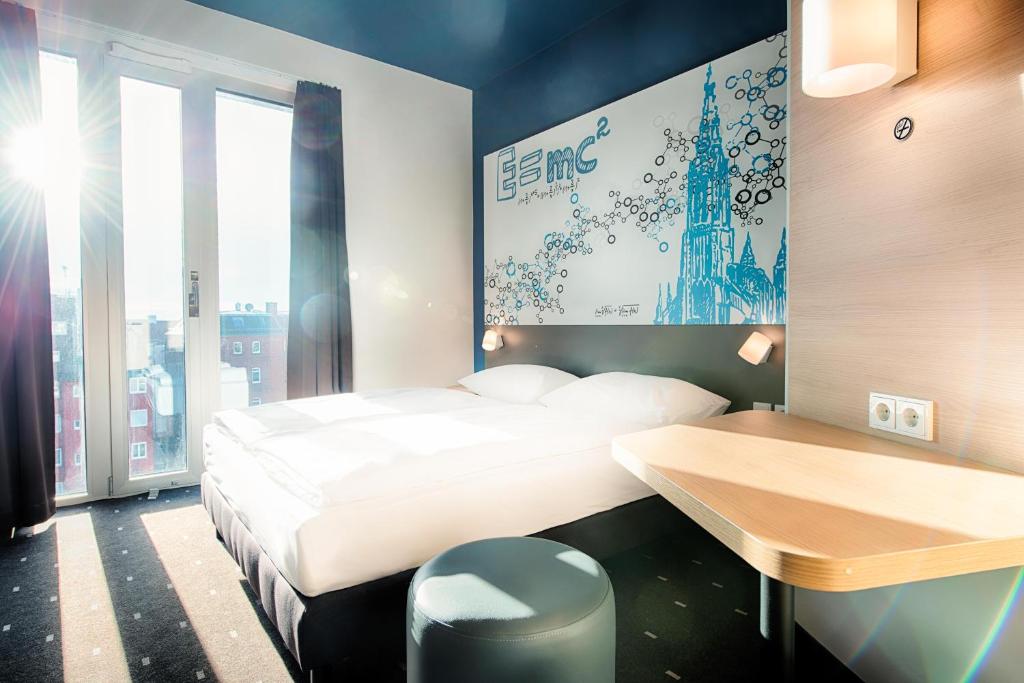 Postel nebo postele na pokoji v ubytování B&B Hotel Ulm