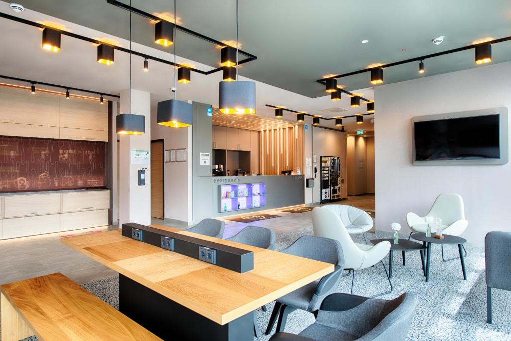 TV a/nebo společenská místnost v ubytování B&B Hotel Stuttgart-Neckarhafen