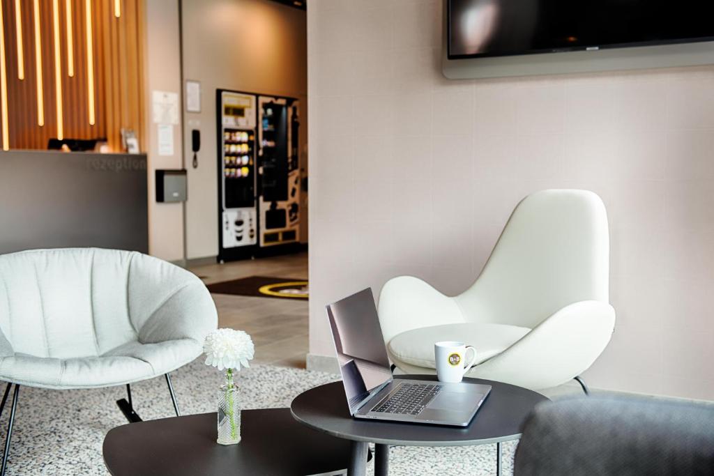 Posezení v ubytování B&B Hotel Stuttgart-Neckarhafen