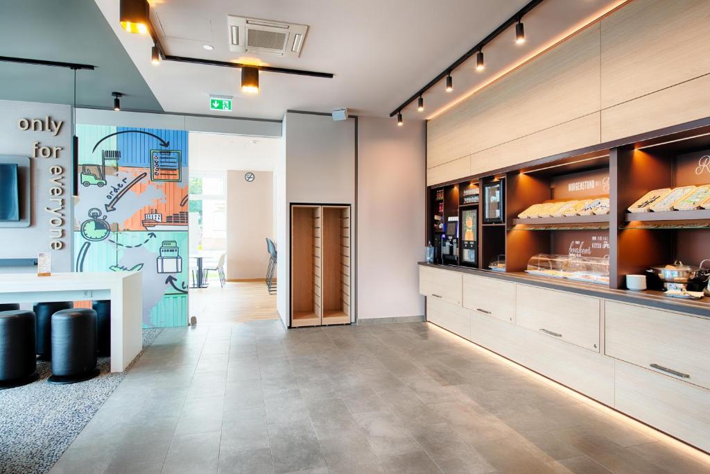 Kuchyň nebo kuchyňský kout v ubytování B&B Hotel Stuttgart-Neckarhafen
