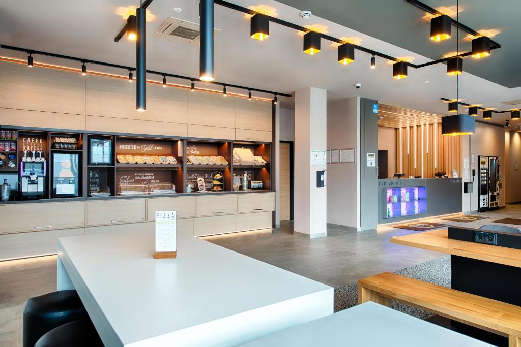 Lounge nebo bar v ubytování B&B Hotel Stuttgart-Neckarhafen