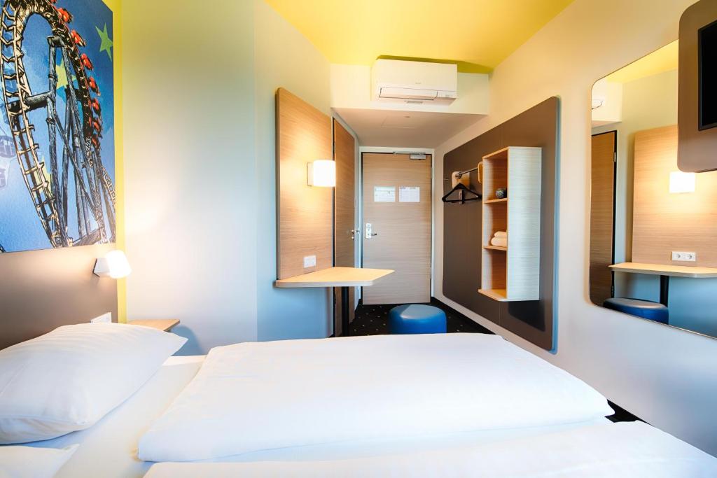Postel nebo postele na pokoji v ubytování B&B Hotel Rust-Ettenheim
