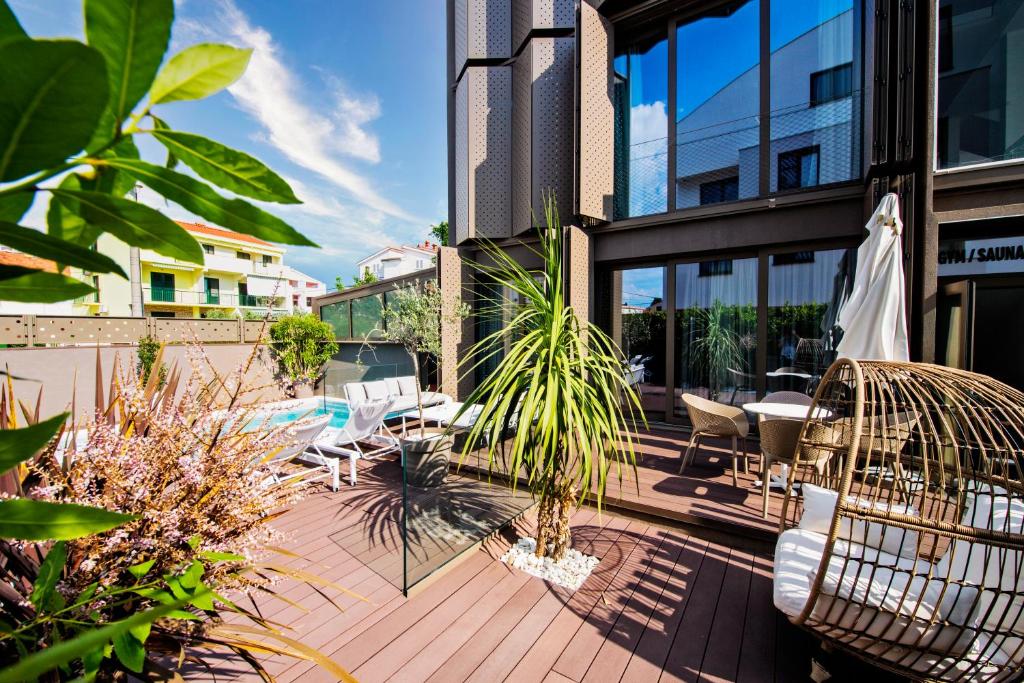 Vonkajšia záhrada v ubytovaní Dedaj Resort - Villa Almaro