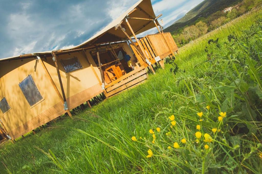 Zahrada ubytování Camping et Lodges de Coucouzac