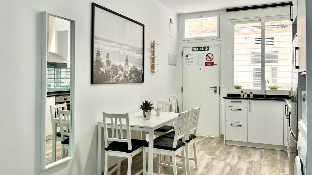 Kuchyňa alebo kuchynka v ubytovaní Los Tilos Suites-Vialia