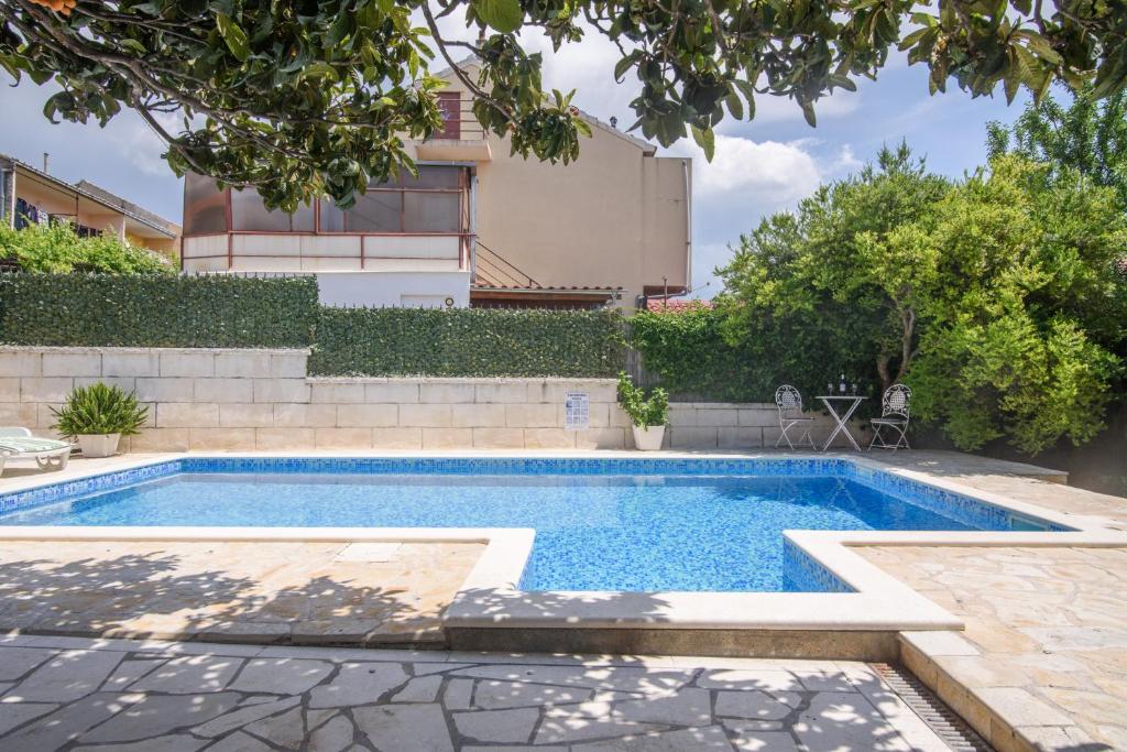 Bazén v ubytovaní Villa Lado with private pool near Split alebo v jeho blízkosti