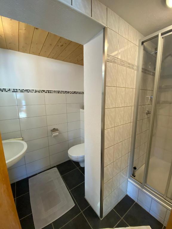 Koupelna v ubytování Gästehaus Nussbaumer