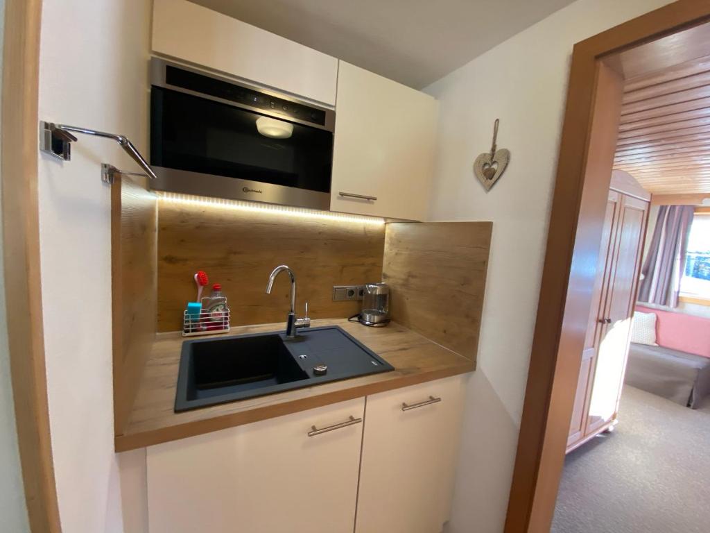 Kuchyň nebo kuchyňský kout v ubytování Gästehaus Nussbaumer