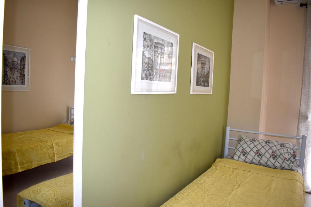 Postel nebo postele na pokoji v ubytování Central apartment in Nea Kallikratia