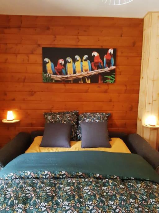 Postel nebo postele na pokoji v ubytování Gîte du Chalet - Le studio en pleine nature