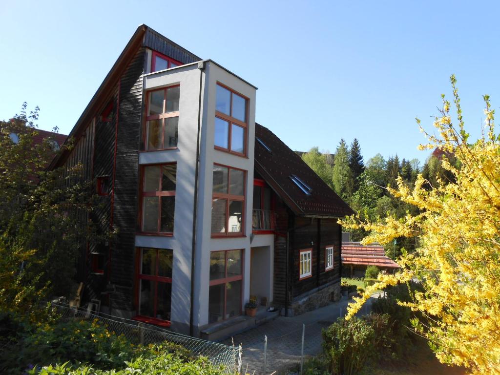 a house in the middle of a forest at Willa auf der Steinplatte in Teufenbach