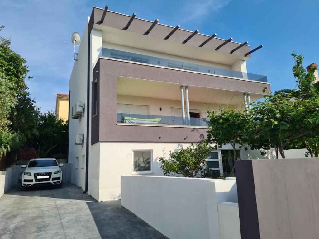 a house with a car parked in front of it at Villa Ska in Pula