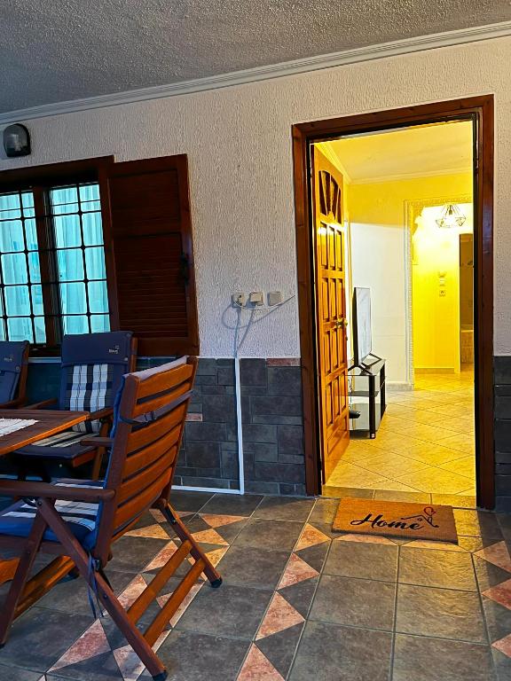 Posezení v ubytování THEOHARIS SUMMERHOUSE
