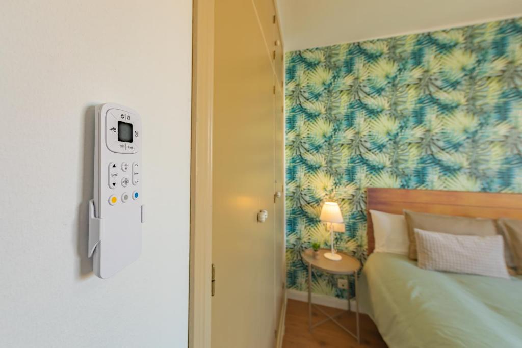 Postel nebo postele na pokoji v ubytování Beachfront, pool, terrace & WIFI - *SimplyTarifa*