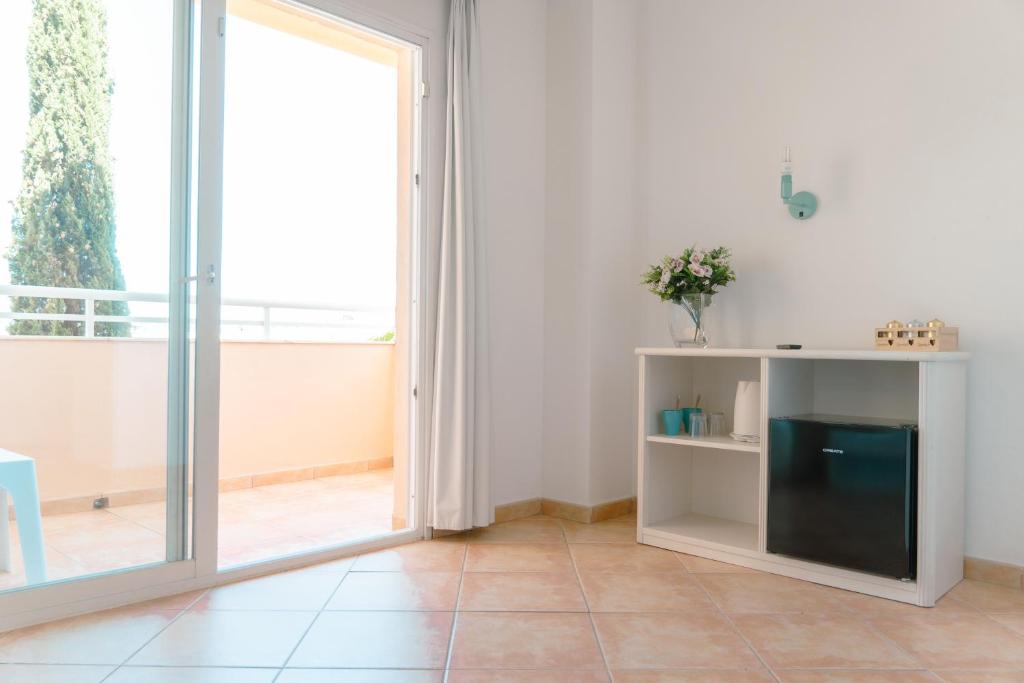 Rosamar Ibiza Hotel Adults Only, San Antonio – Updated 2023 ...