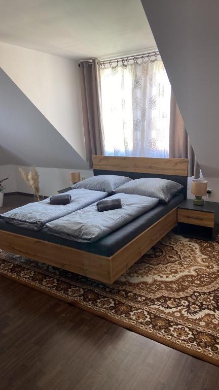 Postel nebo postele na pokoji v ubytování Penzion U Radnice