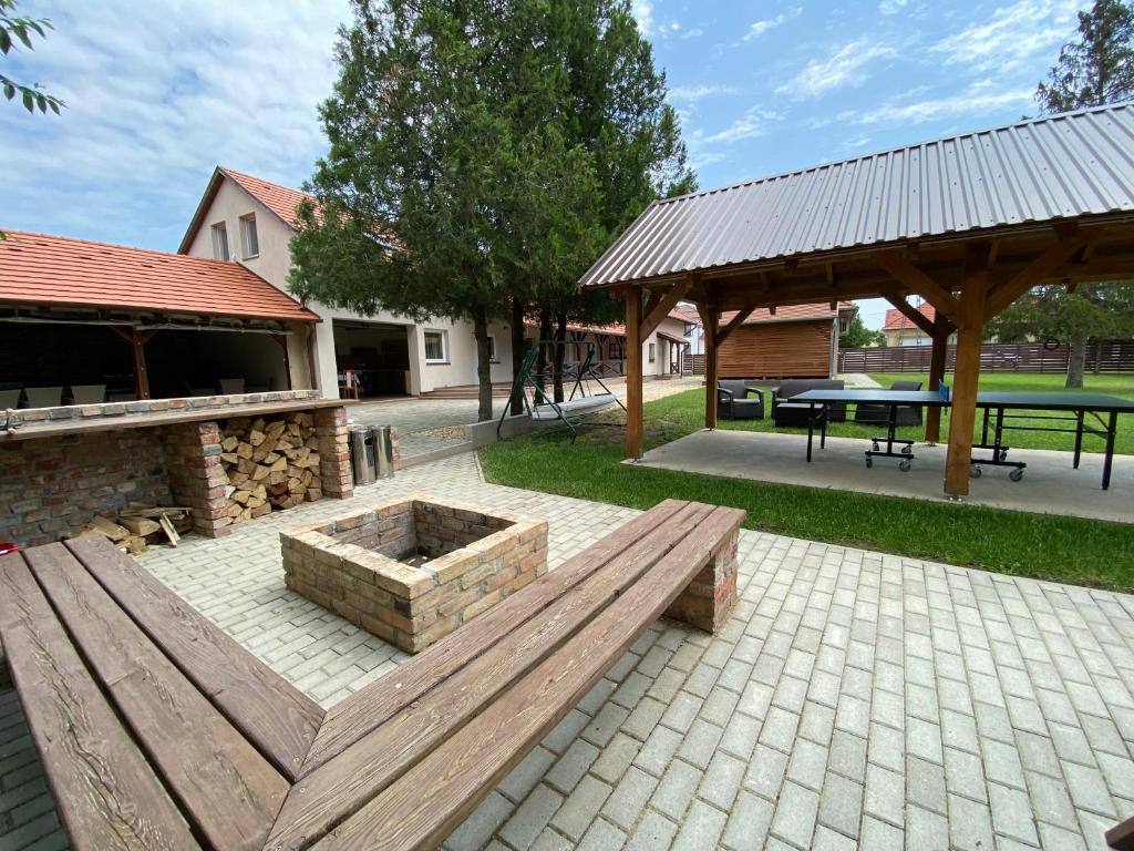 Zahrada ubytování Riviéra Apartmanok