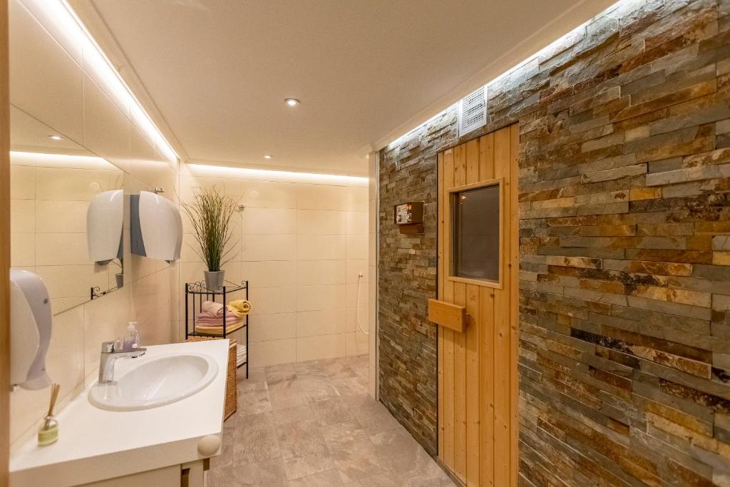 Koupelna v ubytování Landhaus MONTANA