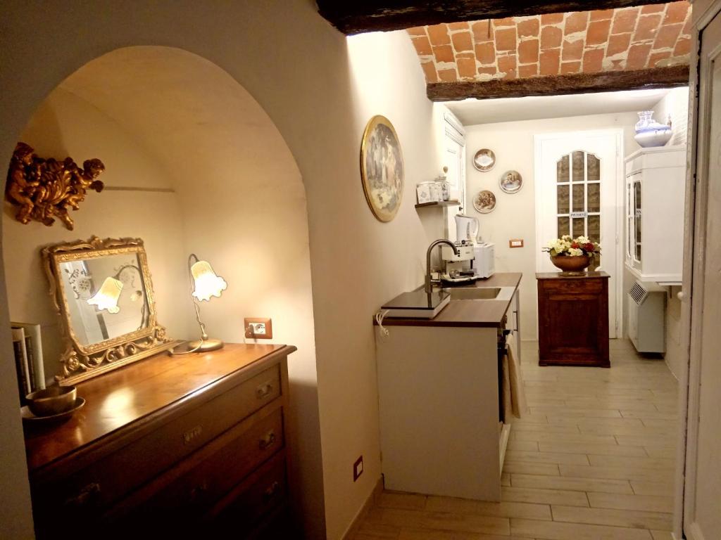 a kitchen with a sink and a refrigerator in a room at Teresa Belvedere Rooms&HolidayApartments Camere&Appartamenti in Castellinaldo