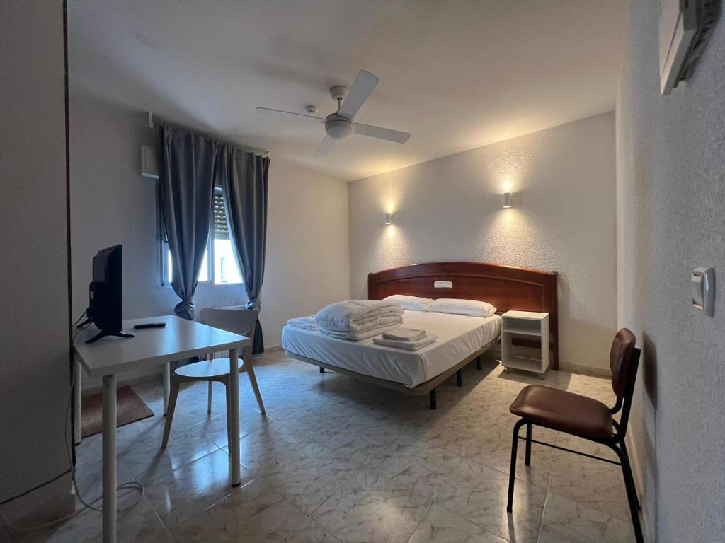Posteľ alebo postele v izbe v ubytovaní Hostal la Embajada